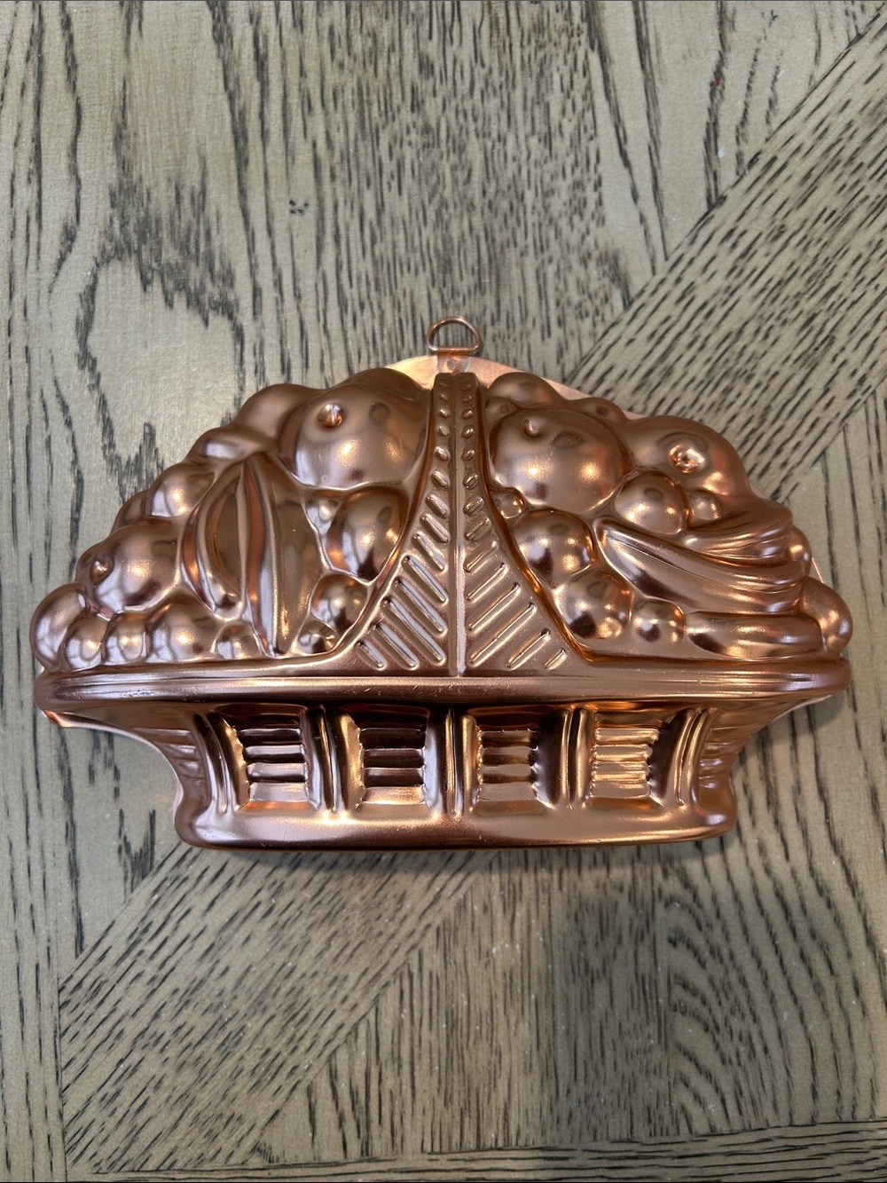 Vintage Copper colored Mirro Fruir Basket Wall Decor Mold